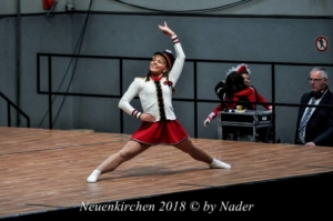 Das Tanzmariechen Samira Pruß und die weibliche Garde aus Neuenkirchen tragen seit Jahren den Tschako als Hut zum Gardekostüm.